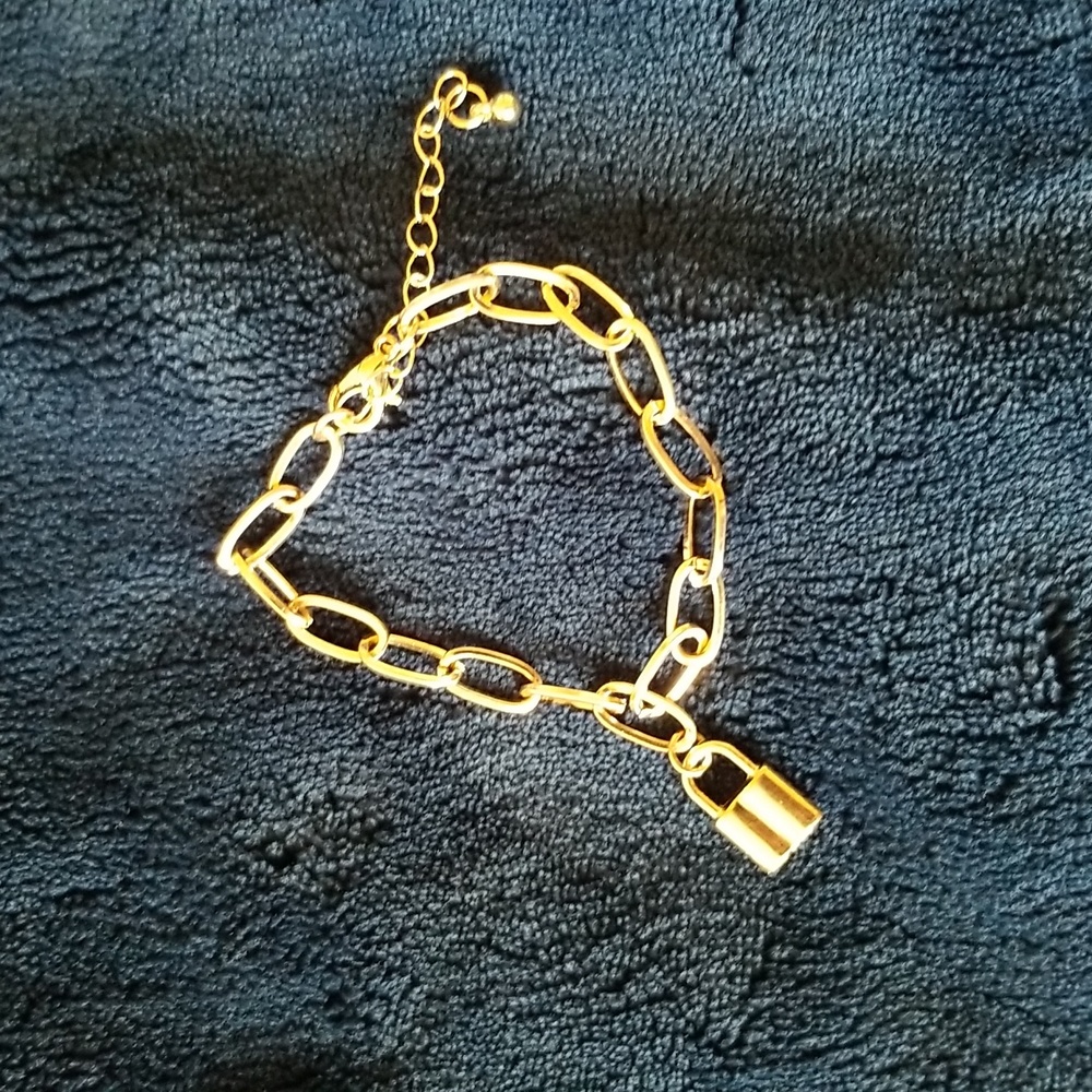 Gold chain link bracelet w/ padlock